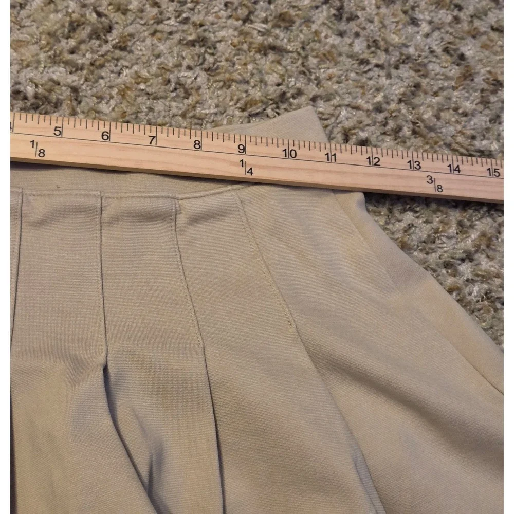 Old Navy Elastic Waistband Pleated Skort Youth Size Medium (8)‎ Tan
